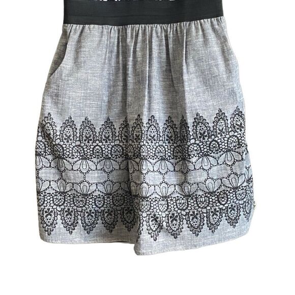 Staring at Stars Embroidered Sleeveless Dress. Black/White. Size Small. - Picture 3 of 8